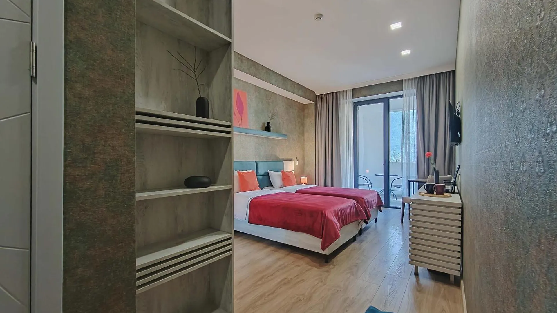 Round Garden Hotel Тбилиси