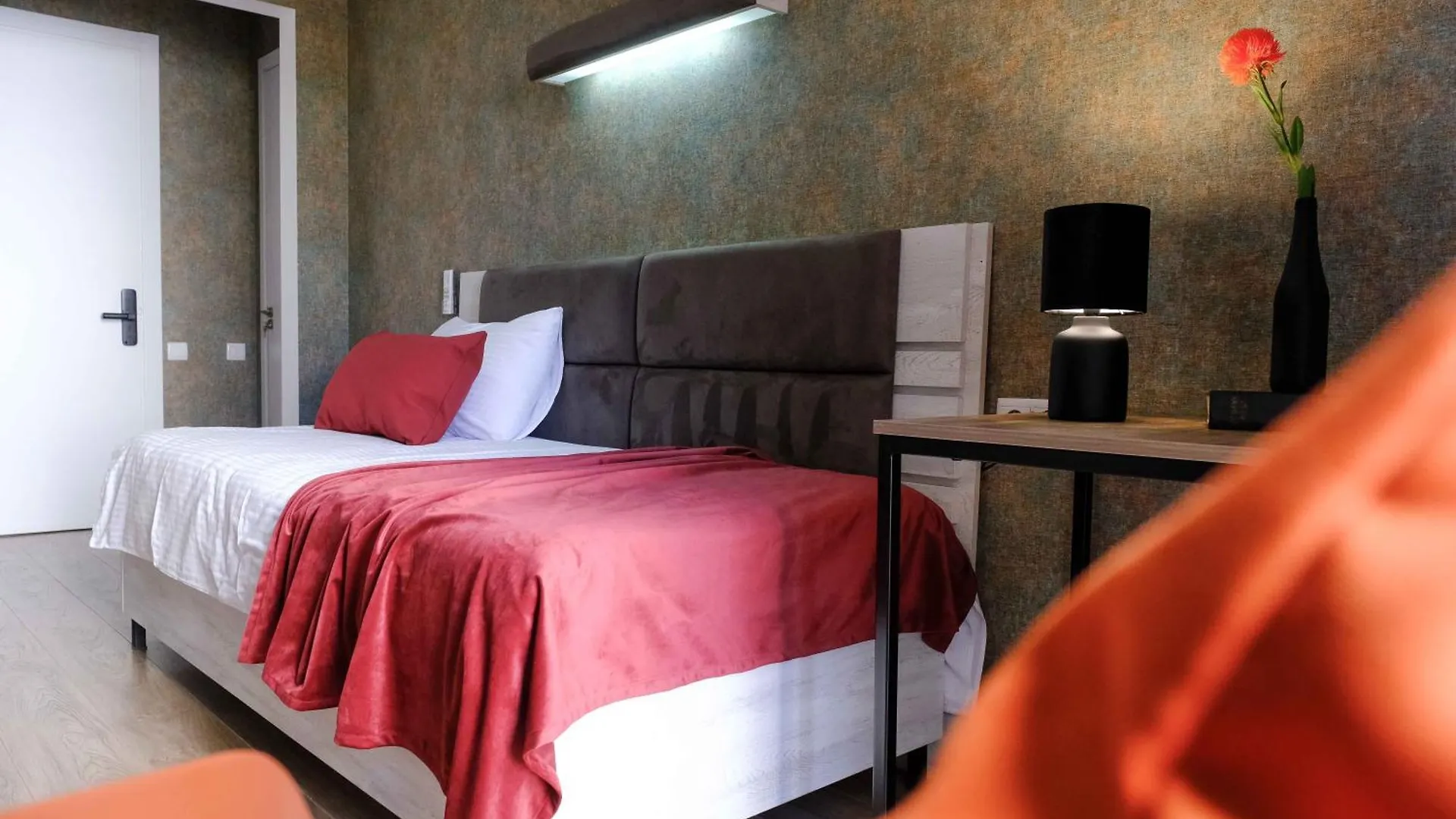 Round Garden Hotel Тбилиси