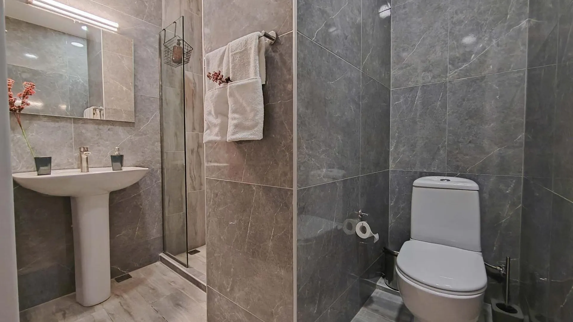 Round Garden Hotel Тбилиси 0*,  Грузия